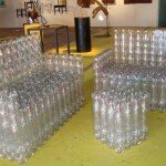 Reciclagem com caixotes e garrafas pet (24)